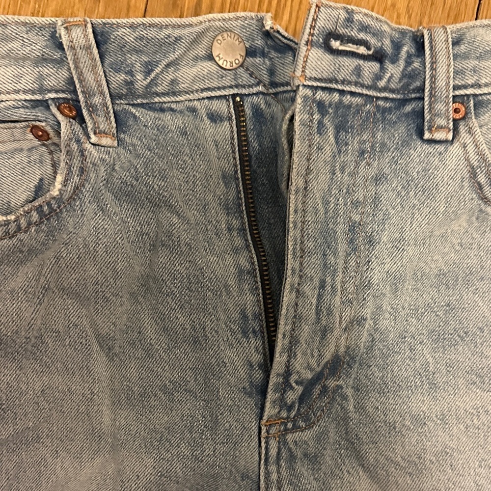 Denim Forum Light Wash Boyfriend Loose Shorts - Size 24 - Picture 3 of 6